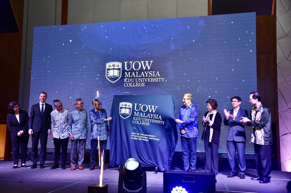 Meraikan Pencapaian UOW Malaysia
